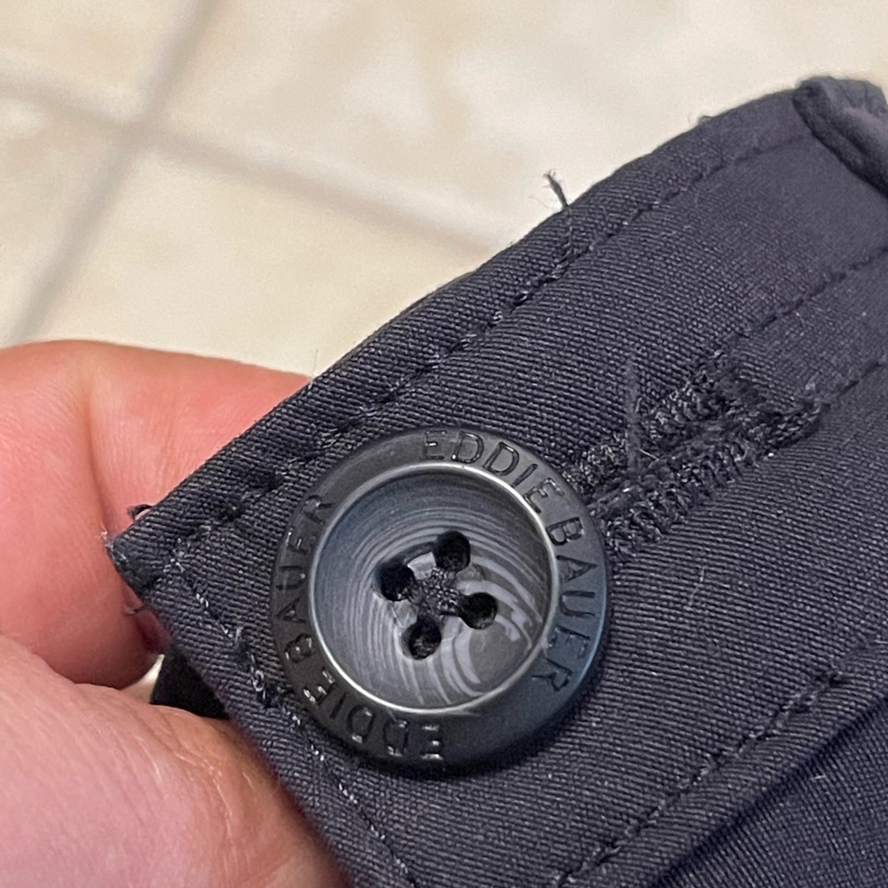 Eddie Bauer Capri Women's 4 Black Cropped Pants First Ascent Nylon Cargo Pocket - Picture 3 of 15